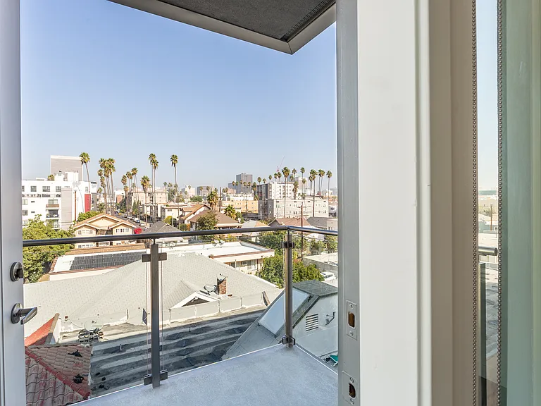 970 Fedora St — Photo 14