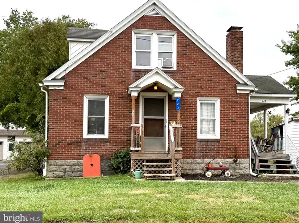 223 Pennsylvania Ave, Mill Hall, PA 17751