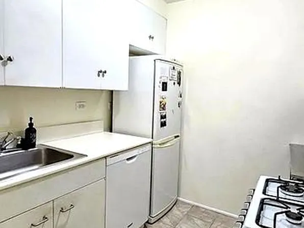 150 East 61st Street image 4 of 12