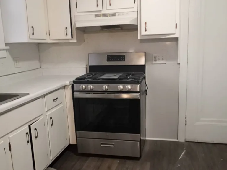 2126 Joffre St — Photo 1