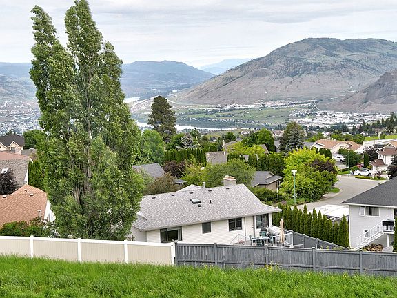 3rd image of 738 Dunrobin Dr #6