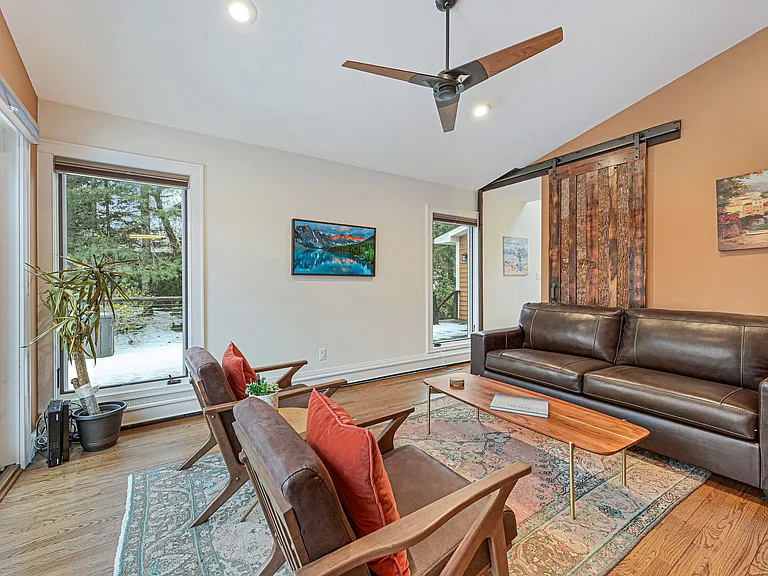 14 Hedges Banks Dr — Photo 10