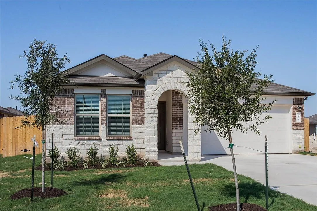 3 bed, 2.0 bath, 1645 sqft, $1,900 — Photo 3