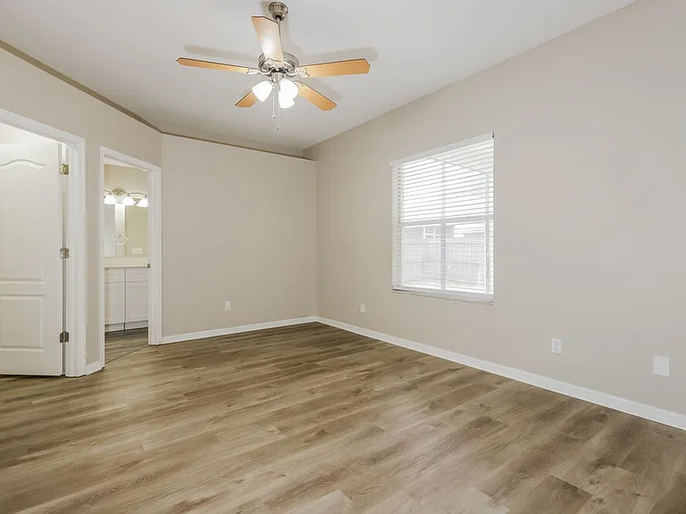 13417 Silvercreek Dr — Photo 10