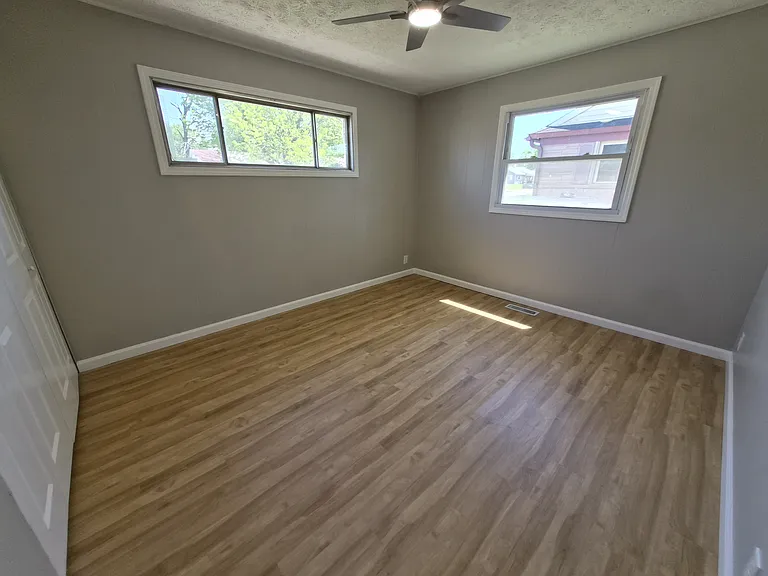 464 Carol Dr — Photo 18