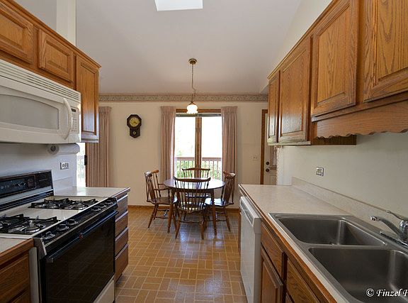 5th image of 1300 N Grove Ave