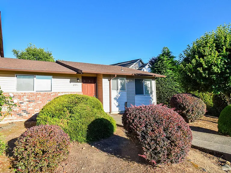 Newly Updated Single Level 2 Bedroom Apt in SE Portland! — Photo 22
