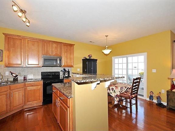 4th image of 16377 Meadowlands Ln