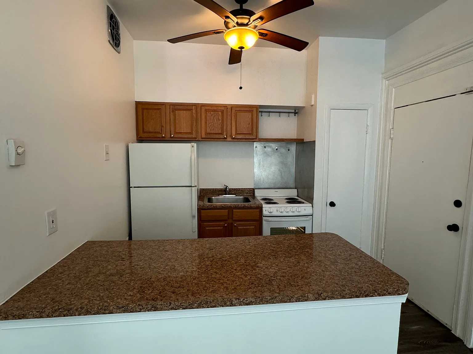 Studio, 600 sqft, $850 — Photo 3