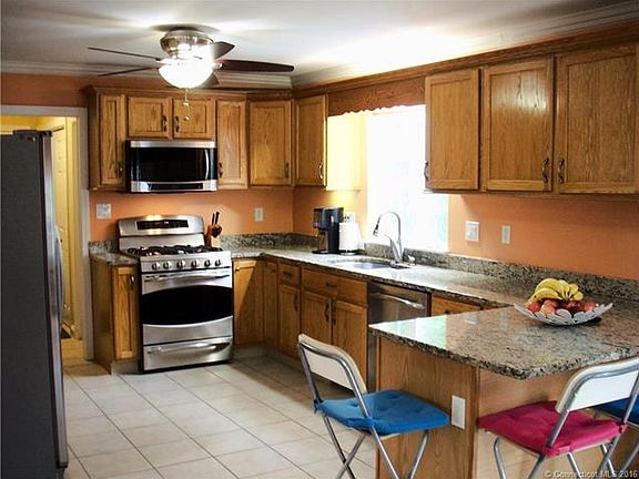 KITCHEN WITH GRANITE COUNTE...