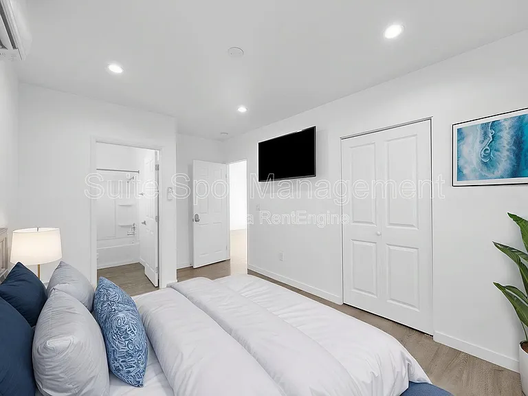 570 N Cambridge St #572-1 — Photo 2