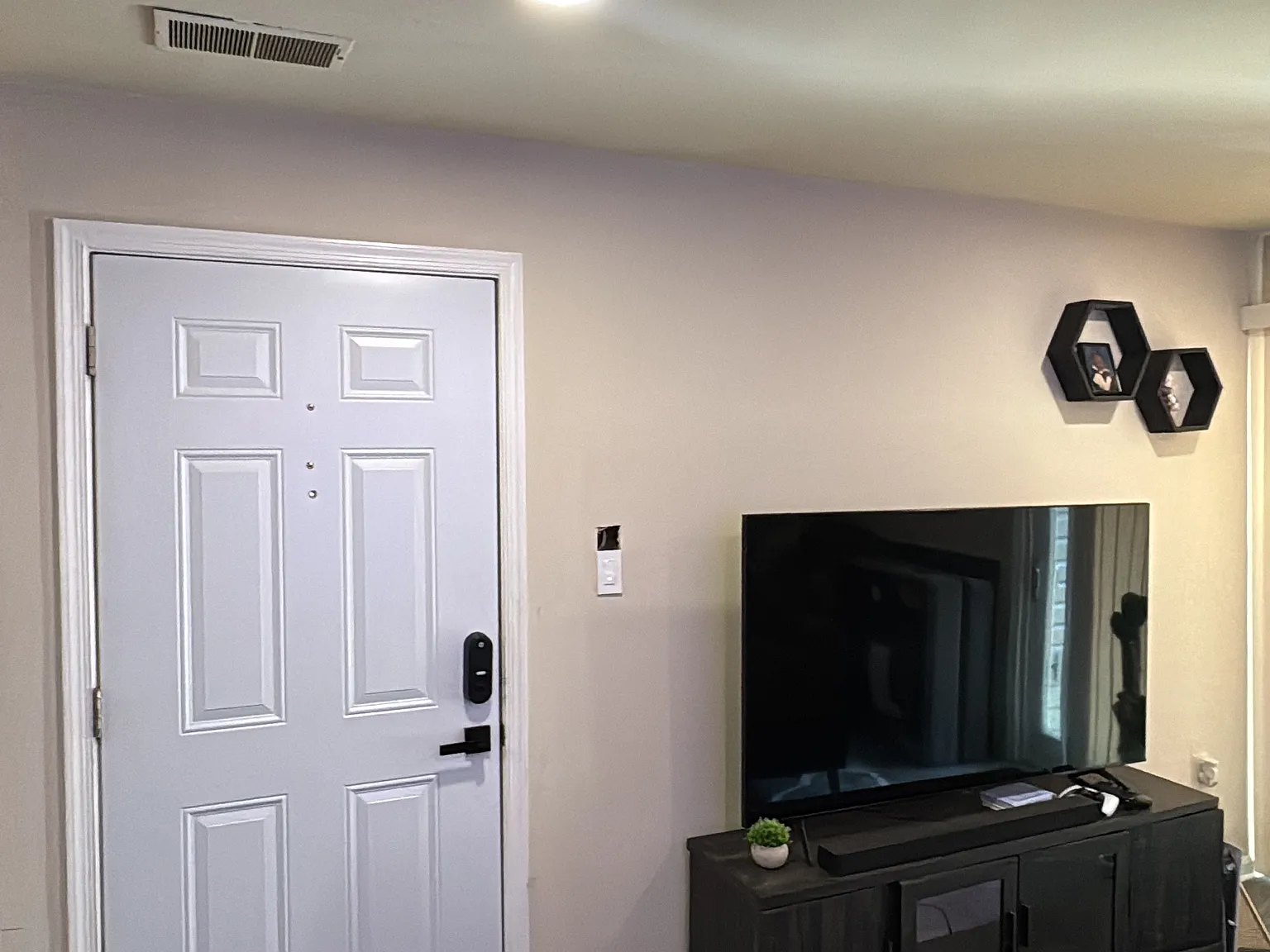 2 bed, 900 sqft, $2,600 — Photo 3