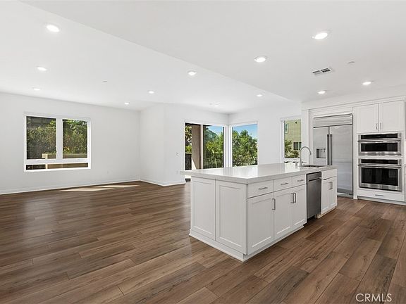 2nd image of 4200 Rivington