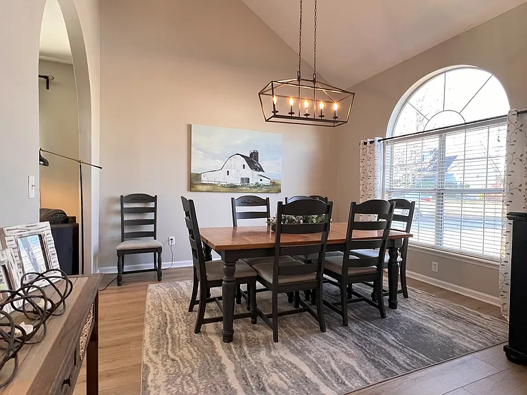 109 Barrie Ct — Photo 5