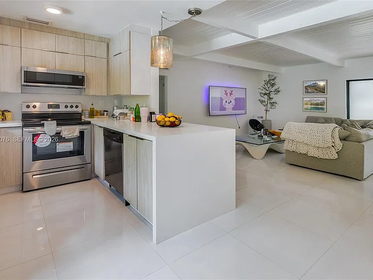 1955 Alamanda Dr — Photo 26