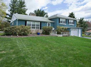 28 Round Hill Rd, Poughkeepsie, NY 12603