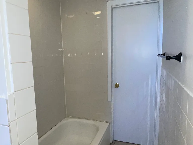 10 Hilliard Ave #4 — Photo 13