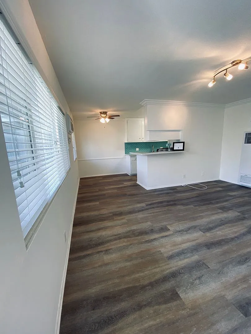 15114 Dickens St. — Photo 3