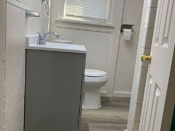 4th image of 306 NW 16th St #5778099E2