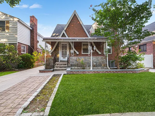 7319 186th St, Fresh Meadows, NY 11366