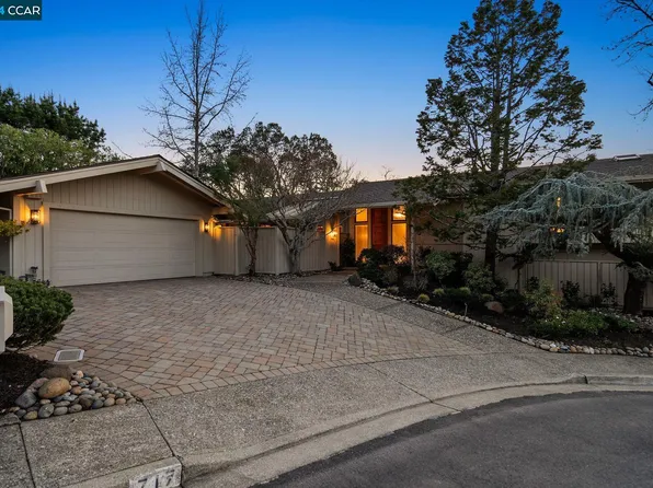 717 Ironbark Ct, Orinda, CA 94563