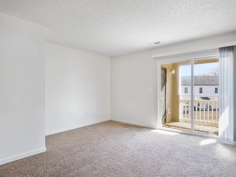 109 Ridgewood Ln — Photo 3
