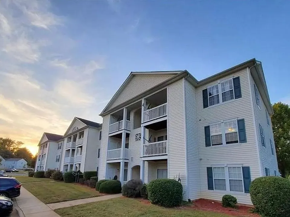 1138 Plaza Walk Dr