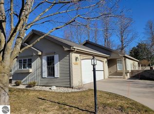 1112 Hemingway Ln, Traverse City, MI 49686