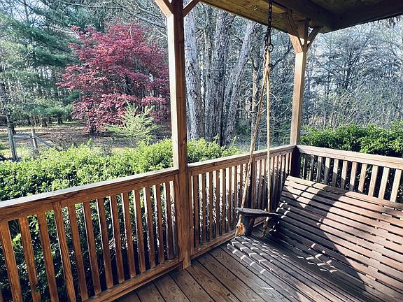 3rd image of 233 Taylor Lake Rd