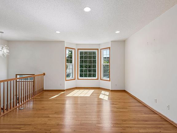 2nd image of 727 2nd St NE