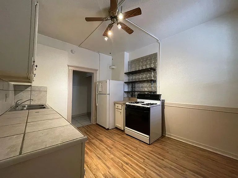 207 Midway Ave — Photo 8