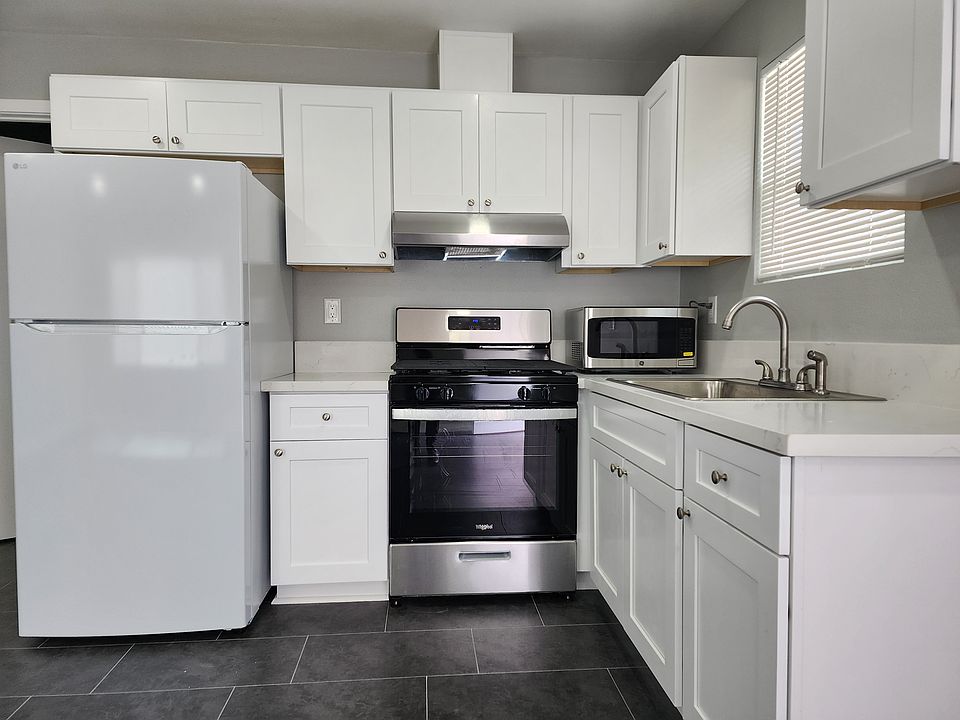 1st image of 117 N Lowell St APT 5