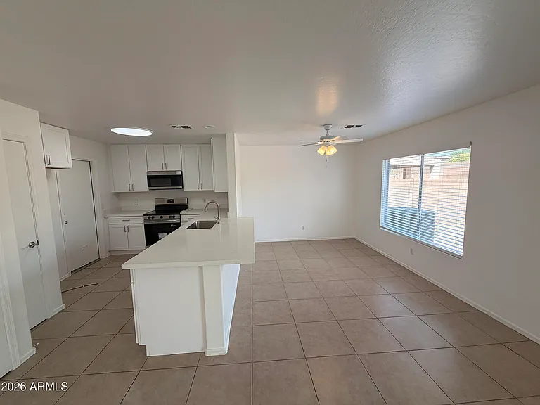 12930 W Paradise Dr — Photo 2