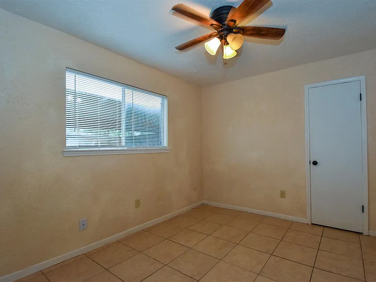 1524 Beaumont Rd — Photo 1