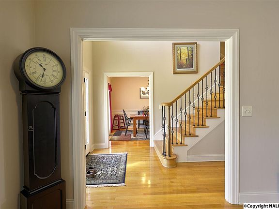 4th image of 181 Rainbow Glen Cir