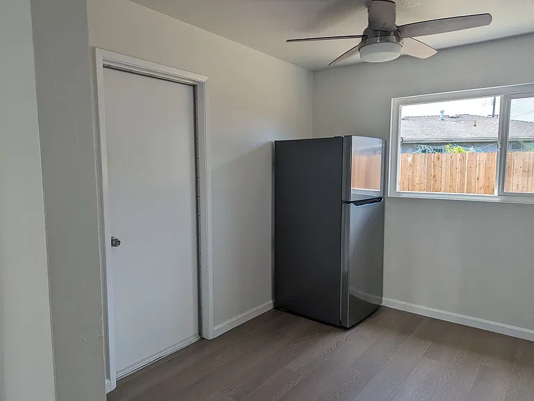 20913 Royal Ave — Photo 2