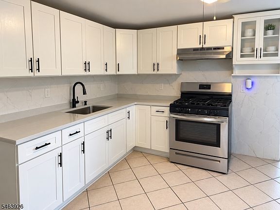 2nd image of 280 Chelsea Ave