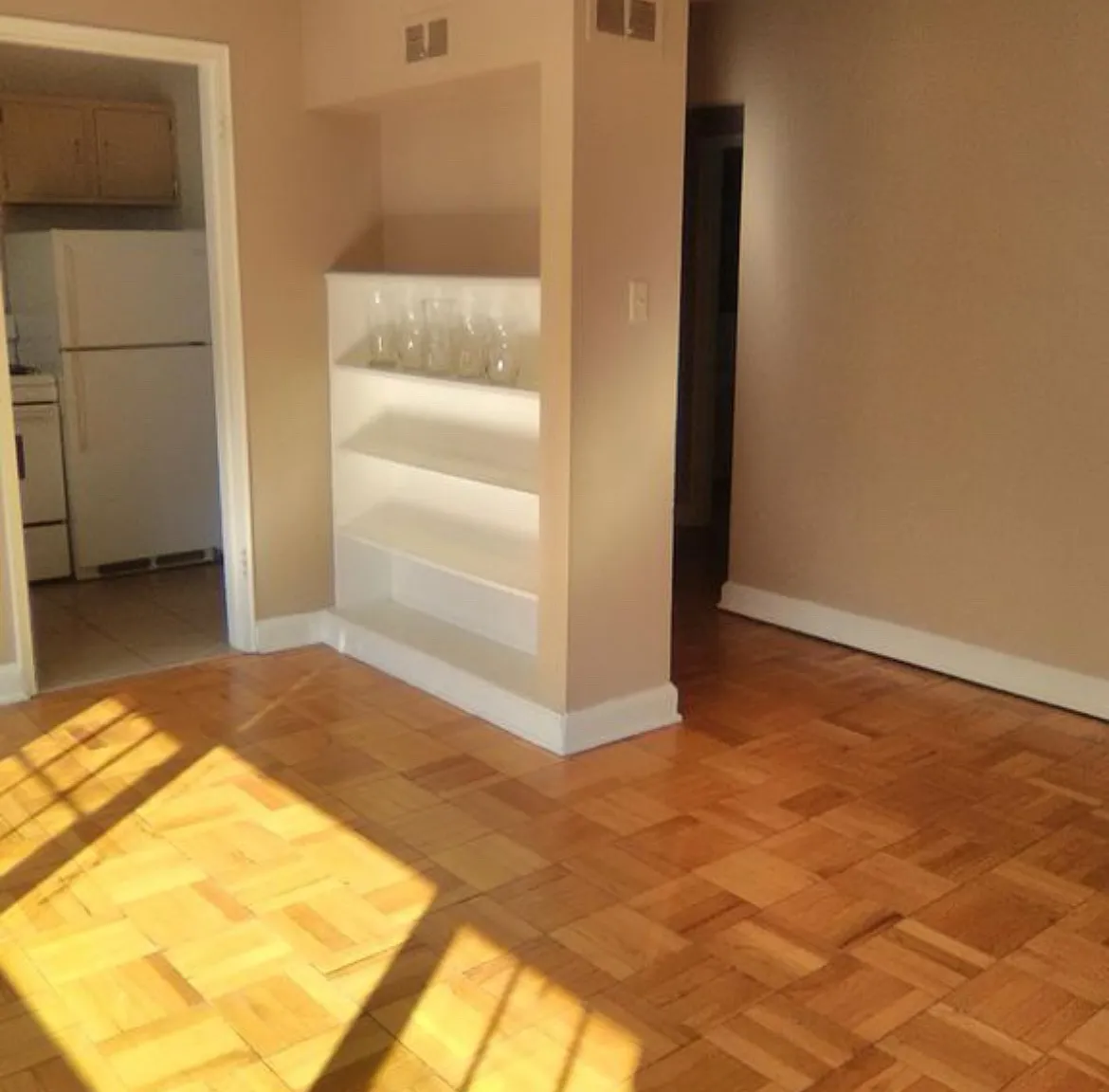 1327 Everett Ave — Photo 3