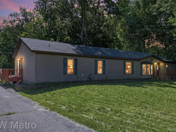 22733 Sumpter Rd, Belleville, MI 48111