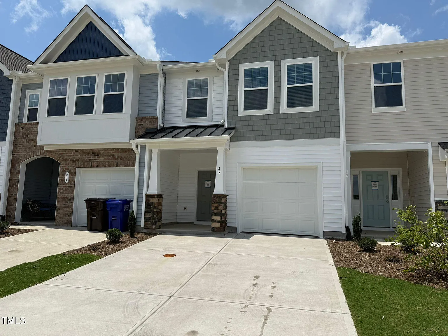 3 bed, 2.5 bath, 1576 sqft, $1,670 — Photo 2