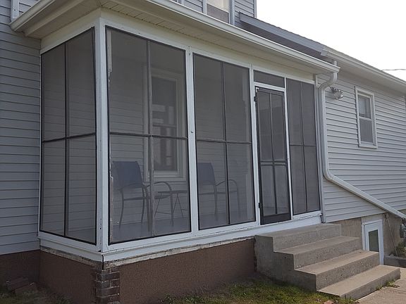 Screened in Back Porch