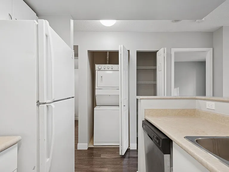828 Howe St — Photo 35