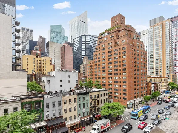 301 East 50th Street 5B image 2 of 32