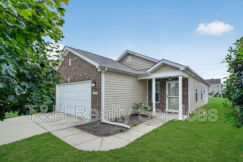 3 bed, 2.0 bath, 1275 sqft, $2,100 — Photo 2