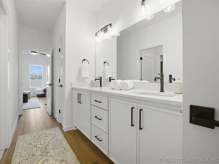 504 E B St — Photo 65