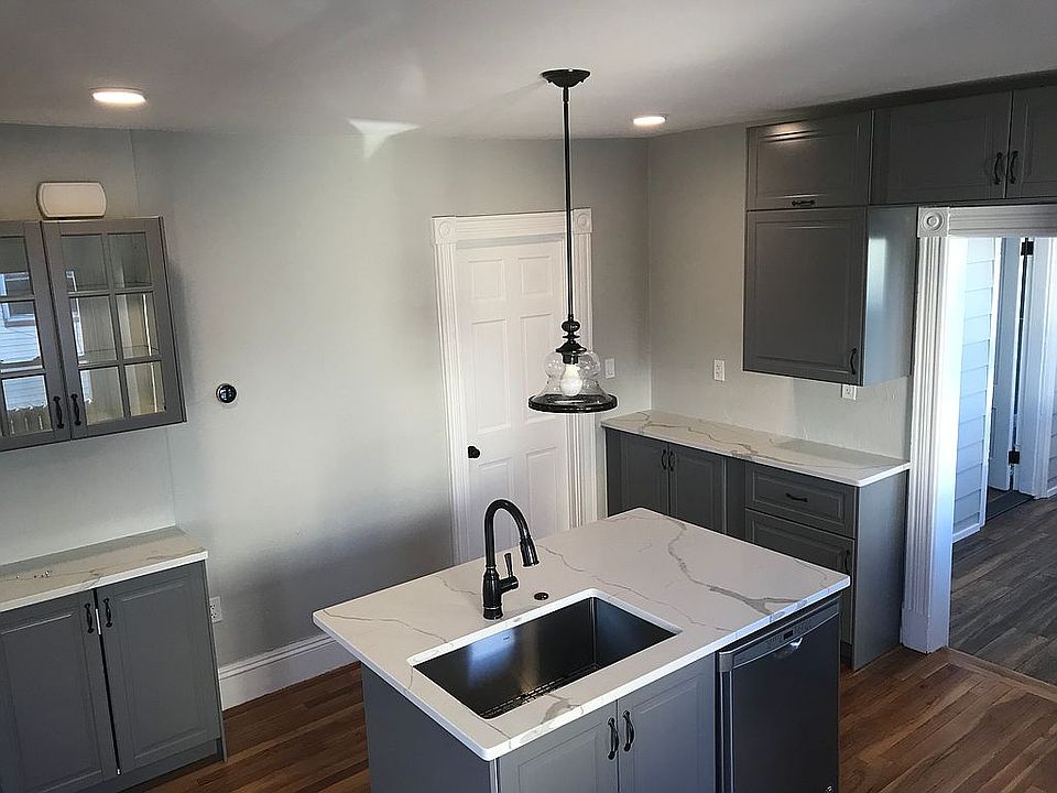 Kitchen with bar