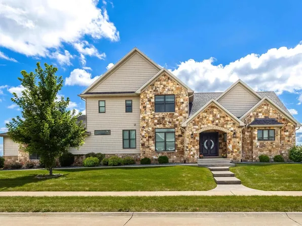 5541 Pigeon Creek Rd, Bettendorf, IA 52722