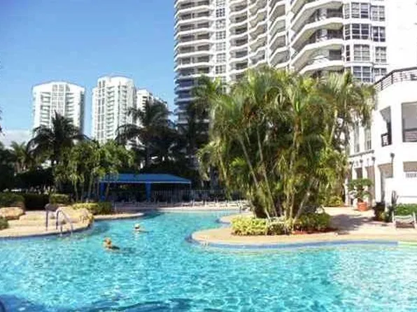 19101 NE 36th Ct, Miami, FL