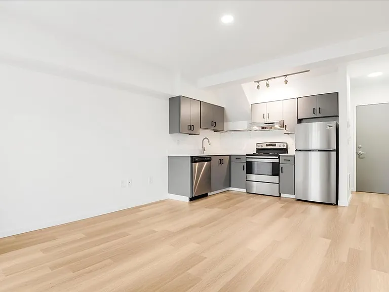 Kearney Court Apartments — Photo 10
