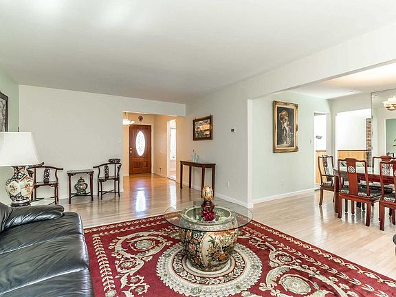 4th image of 111 Peachtree Dr